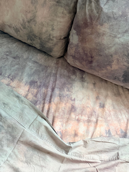 Sheet set naturally dyed