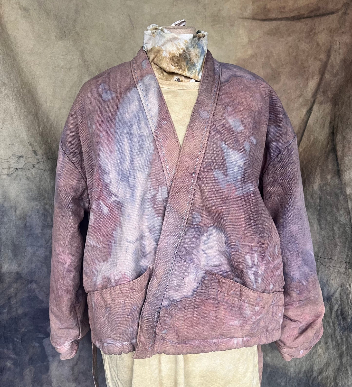 short wrap coat untied, dyed with flowers in mauve and blue indigo